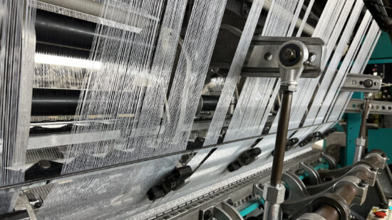 Industrial knitting machine for knitting textile fabrics