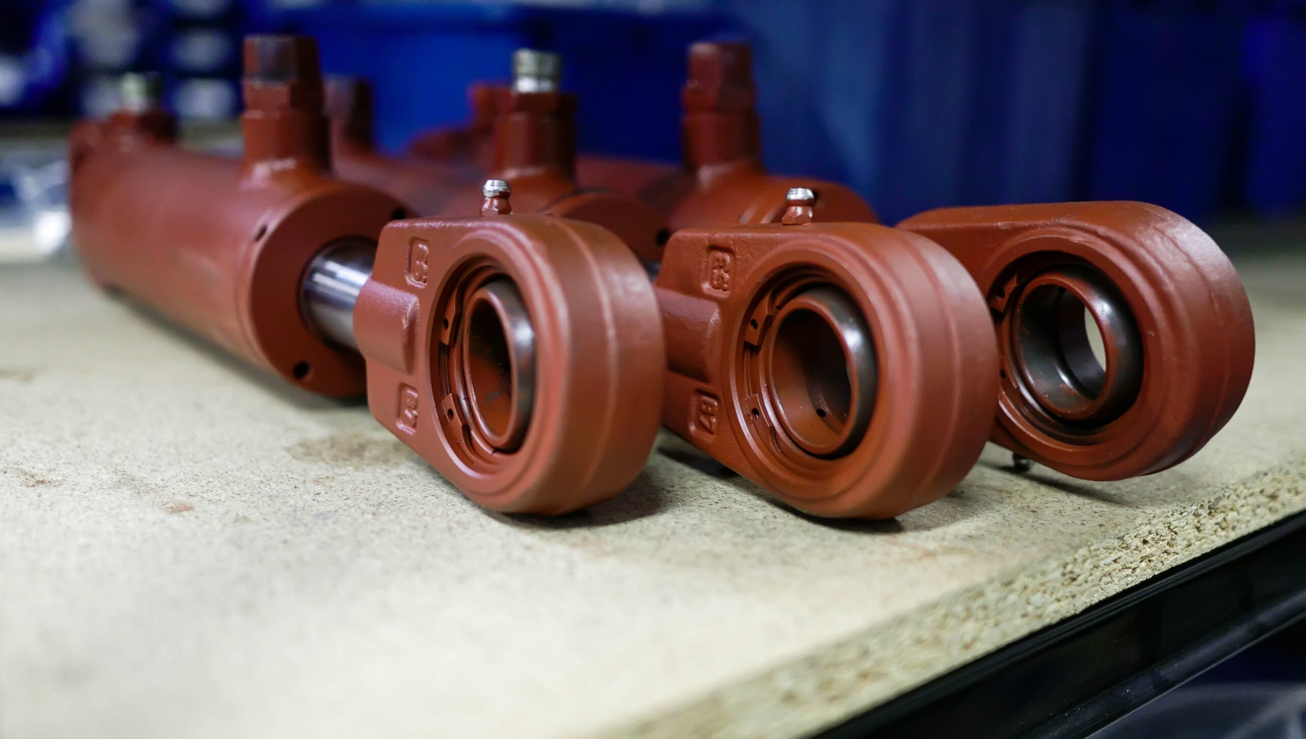 Brown Hydraulic Cylinders